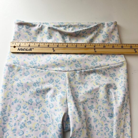 Onzie High Rise Leggings in English Garden Pastel Floral - Size XS - Picture 6 of 8